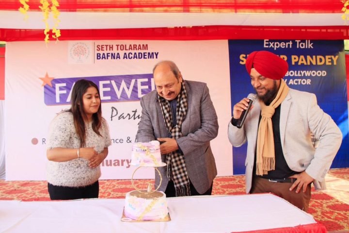 Cutting the cake at Seth Tolaram Bafna Academy’s farewell party